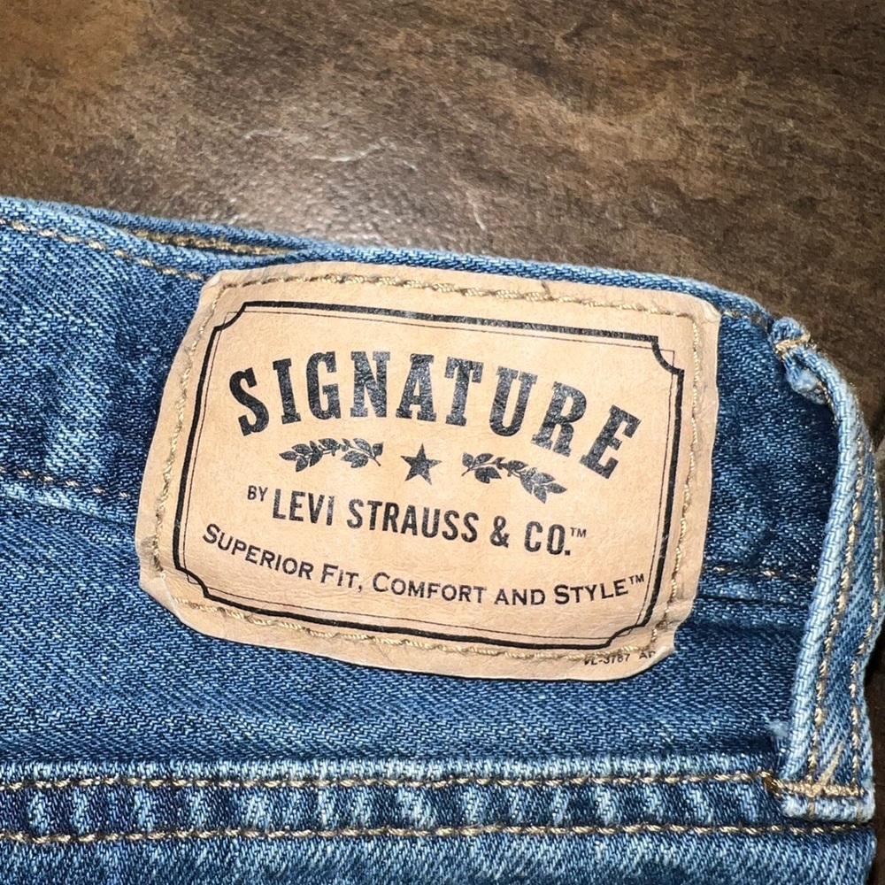 Men’s Levi's Classic Blue Denim Jeans with Signature Leather Patch